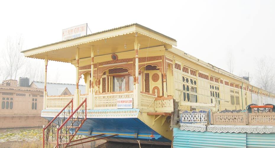 New Gulzar houseboat, Srinagar 4